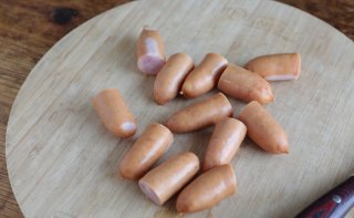 ハーブ入り、チーズ入り、粗びき…お好みのウインナーで試してみても