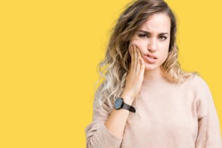 ベース顔のエラを隠すには？おすすめメイクやヘアをご紹介！