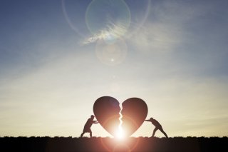 結婚へと進みたいのに…彼氏の浮気に振り回される女性の苦悩