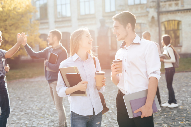 学生の頃からつきあっていたけど…（写真:iStock）