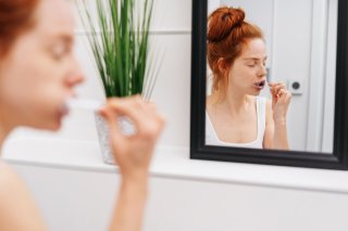 驚愕!ずぼらな“口腔ケア”がアナタの人生を残酷に変える…!