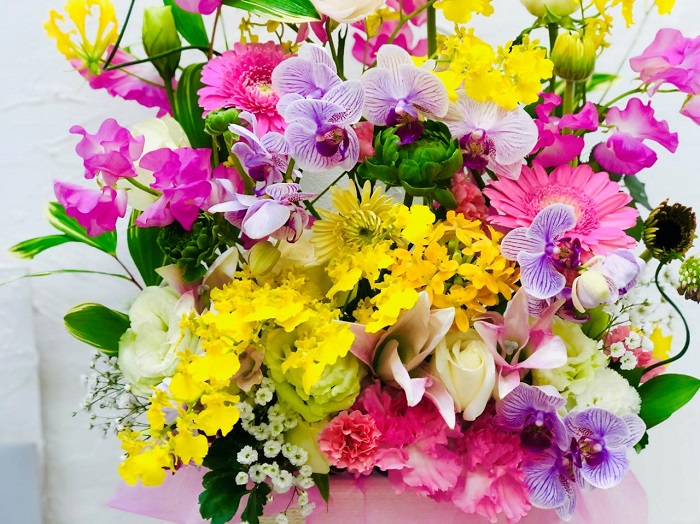 送別の花に気持ちを乗せて贈られます