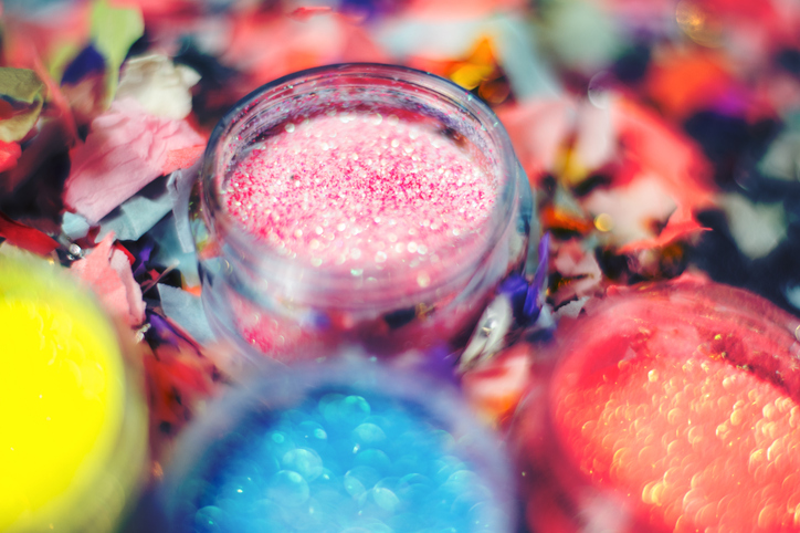 グリッターメイクは華やかでキラキラ♡（写真:iStock）