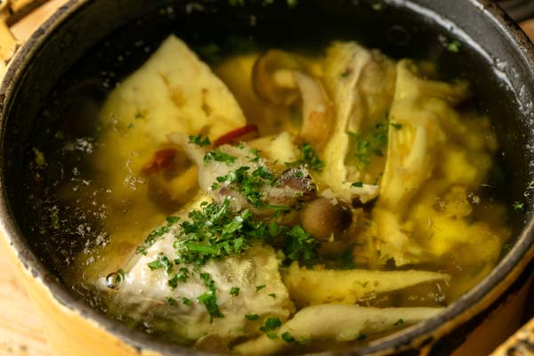 合う酒＝赤ワイン（Ｃ）コクハク