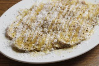 市販のサラチキで簡単おつまみ「鶏むね肉のカチョエペペ風」