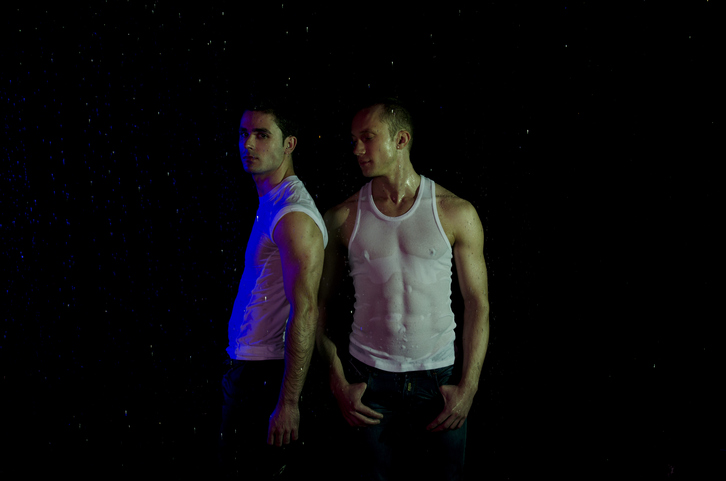 イケメンがイケメンを求めるナゼ（写真:iStock）