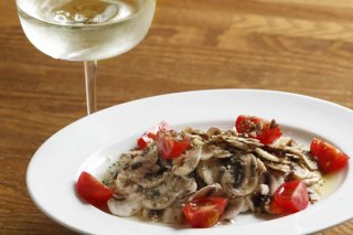 「フレッシュマッシュルームのサラダ」薄く切るほど美味しい