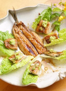 「イワシのかば焼きサラダ仕立て」ご飯にのせれば最高の丼に