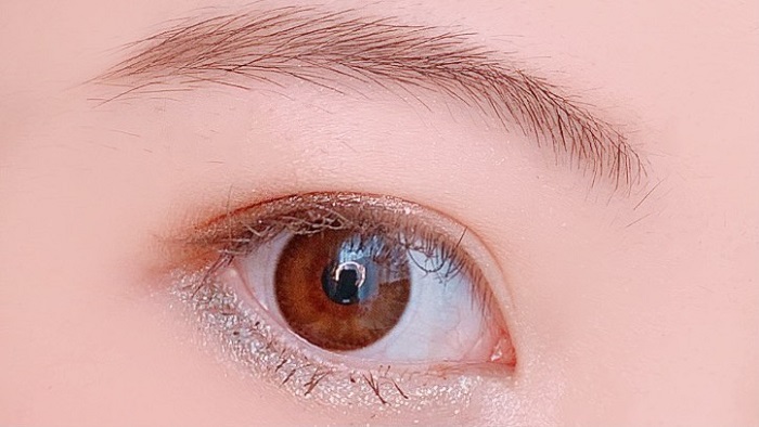 下まぶたで大人ガーリー