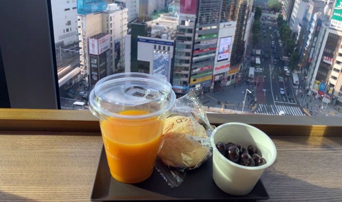 冷え性なので氷は入れませんでしたが、氷もありますよー（C）コクハク