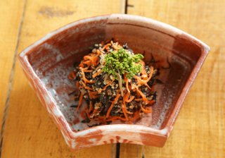 「ひじきと豆腐の山椒炒め」スパイシーな味わいがたまらない