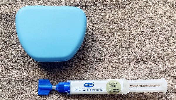 マウスピースとジェル（C）コクハク