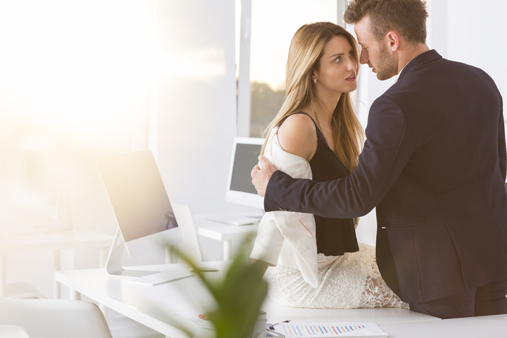 不倫する男性ってどんなタイプ？（写真:iStock）