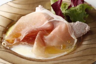 「ボンレスハムのムース」生クリームとハムの風味が癖になる