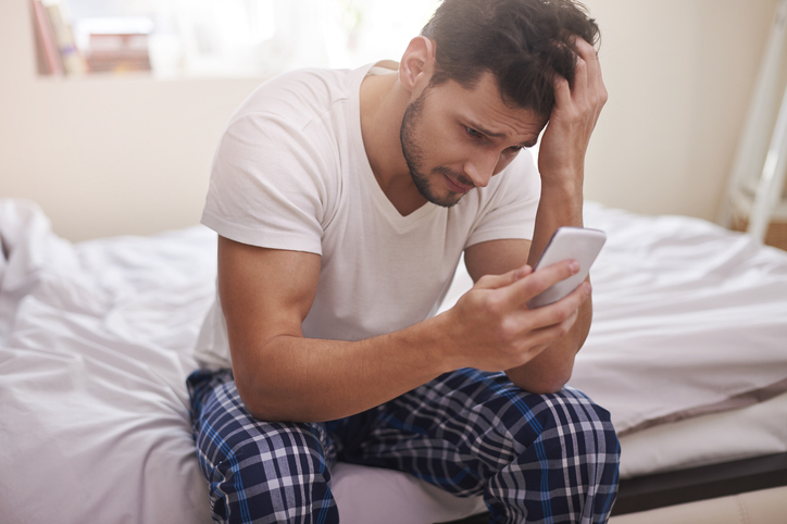 暇だったからLINEしただけ（写真:iStock）