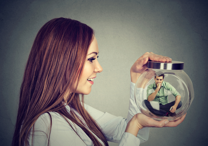 束縛彼女にドン引き（写真:iStock）