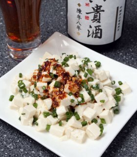 「小ネギと豆腐のゴマ塩あえ」切った材料をあえるだけで完成