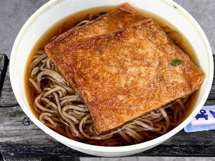 大きなお揚げさんが2枚入って300円でした（C）コクハク