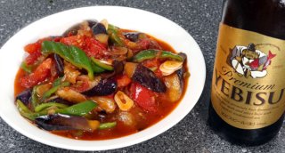 「ナス、トマト、ピーマンの黒酢炒め」底のスープも有効活用