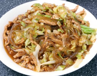 「豚肉とキャベツ、春雨炒め」モチモチ食感の春雨が主役！