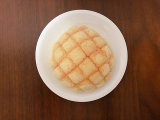 ファミマ・ザ・メロンパン（税込118円）／（C）コクハク