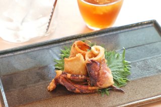 「スルメイカの香り揚げ」紹興酒と醤油で味と香りが引き立つ