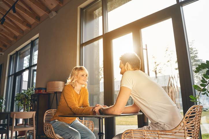 沈黙を恐れないで（写真:iStock）