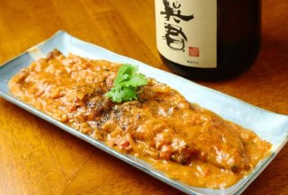 スーパーで買える食材で作れる「鰻カリー」 日本酒とともに