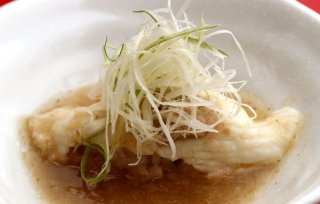 「蒸し寿司の餡かけ」そばつゆの甘い餡としゃりの酸味が絶妙