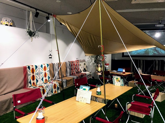 靴を脱いで上がります（C）コクハク