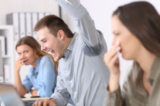 職場のスメハラ対処法5つ！ 言えない＆耐えられない人必見