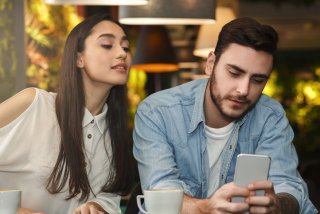 「もしかして浮気？」パートナーの不貞を見抜く3つのコツ