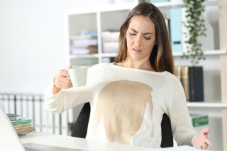 他人の服を汚した時の4つの対処法！トラブルを避けるには？