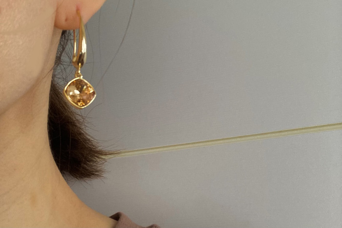 私的には安っぽくは見えないのですが…（C）コクハク