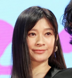 篠原涼子の凛とした透明感に憧れる！ 美容家おすすめテク3選