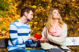 元彼がしつこい…秘められた4つの男性心理&上手な対処方法