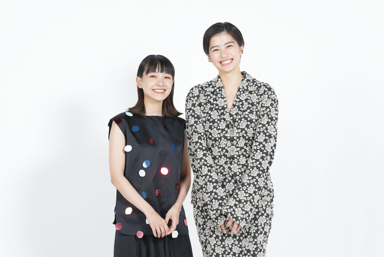 取材中も息がぴったり！（C）コクハク