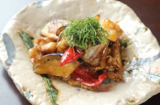 「コンビネーションカレー炒め」予約の取れない店のまかない