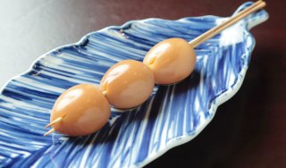 「半熟!味付きうずらの卵焼き」極意は“お湯で温めておく”