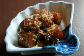 辛くて美味しい「雷コンニャク」 コクの秘密はウナギのタレ