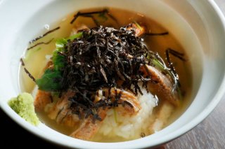 ホッとする一杯「ウナギ茶漬け」ウナギは酒蒸しでふっくらと