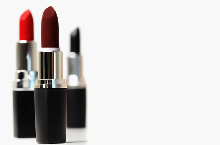 秋冬は濃いめカラーで季節感を（写真:iStock）