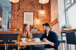 整った顔立ちと声に魅力を感じ…（写真:iStock）