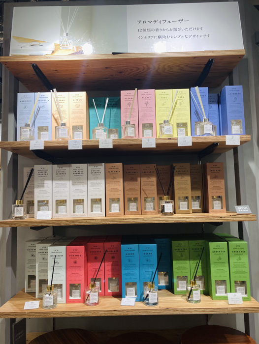 カラフルなパッケージは眺めているだけでも楽しい（C）コクハク