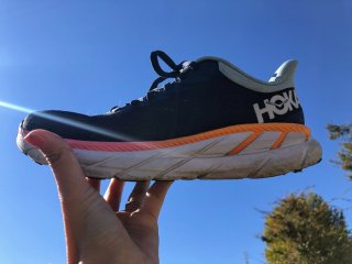 4足目の「HOKA ONE ONE クリフトン7」（C）コクハク