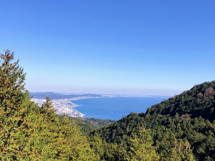 ずいぶんと登ったもんだ（C）コクハク