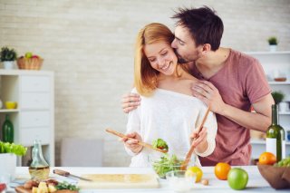 彼に“料理上手な彼女”と思わせる女性の5つの特徴&ポイント