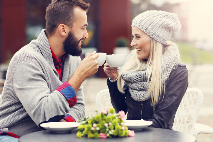 テラス席なら換気はバッチリ（写真:iStock）