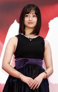 映画「かぐや様――」の番宣だけの橋本ですら見ない日はなかった／（C）日刊ゲンダイ