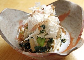 プロの味に近づける「小松菜と油揚げ、えのき茸のおひたし」